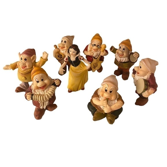 Snow White and the Seven Dwarfs Figurines. Can be used as Cake Toppers - Picture 5 of 14